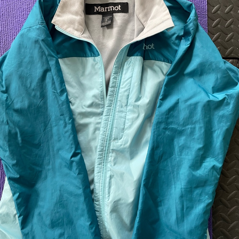 Marmot women’s light jacket, size SP